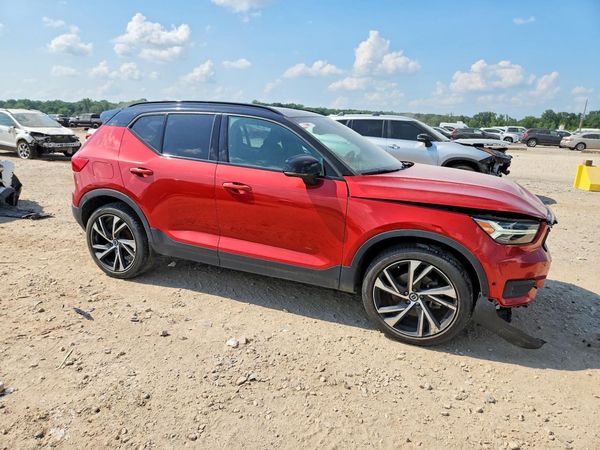 2020 VOLVO XC40 R-Design