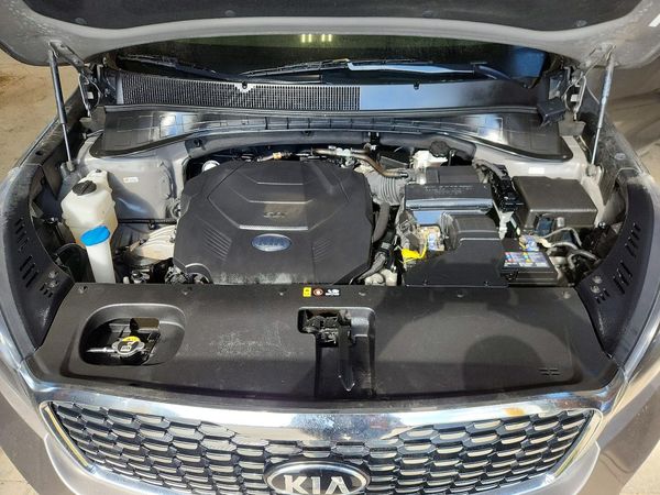 2019 KIA SORENTO SX, SXL — Engine bay