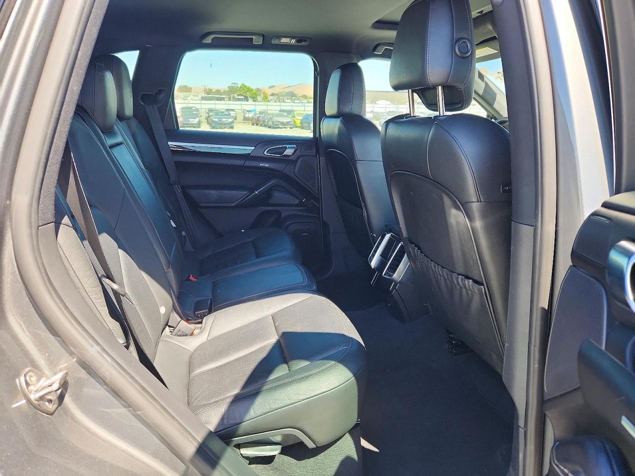 2014 PORSCHE CAYENNE