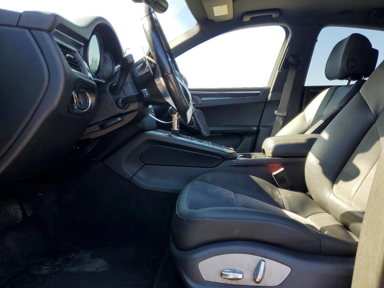 2015 PORSCHE MACAN