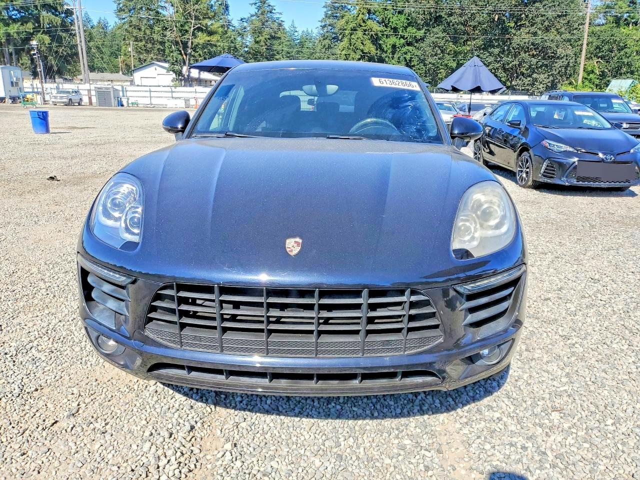 2015 PORSCHE MACAN
