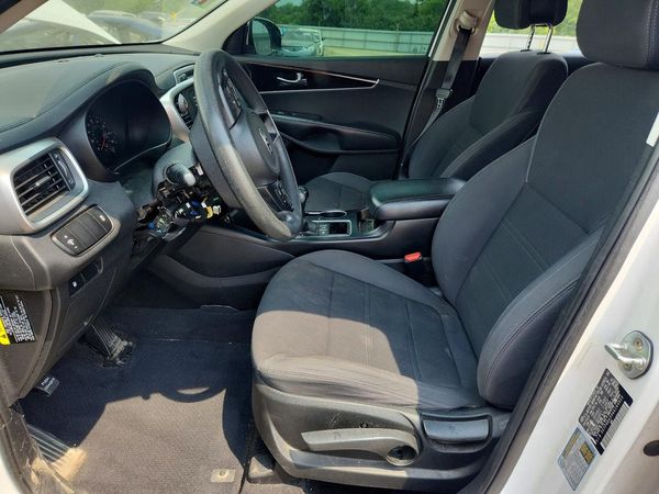 2016 KIA SORENTO L / LX