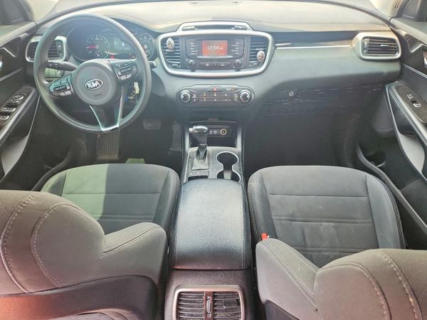 2016 KIA SORENTO L / LX