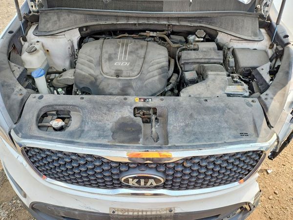 2016 KIA SORENTO L / LX