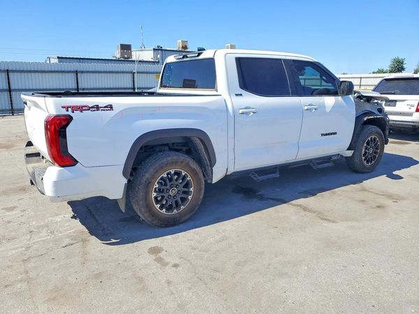 2023 TOYOTA TUNDRA SR5