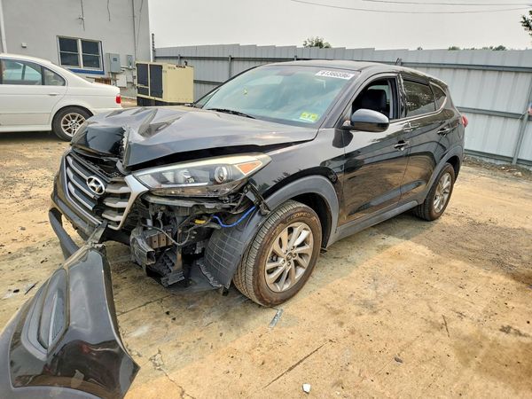 2017 HYUNDAI TUCSON SE (no options)