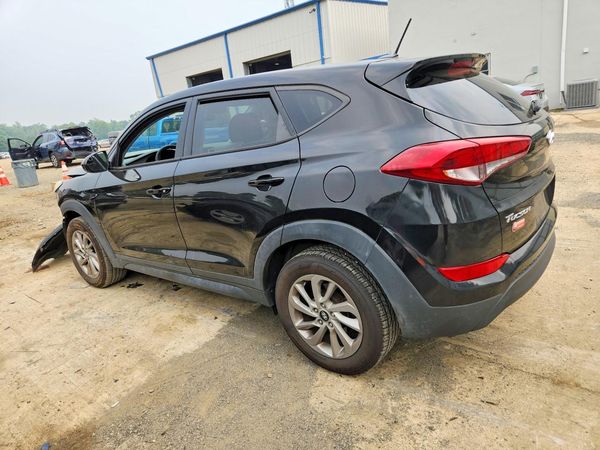 2017 HYUNDAI TUCSON SE (no options)