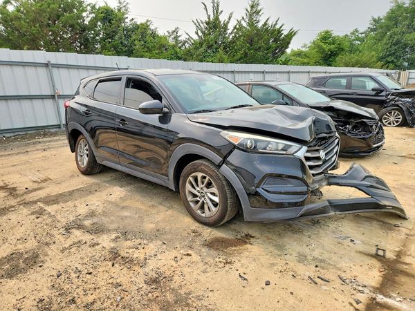2017 HYUNDAI TUCSON SE (no options)