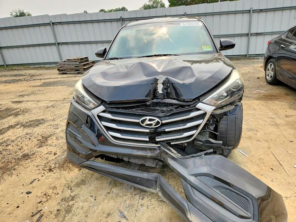2017 HYUNDAI TUCSON SE (no options)