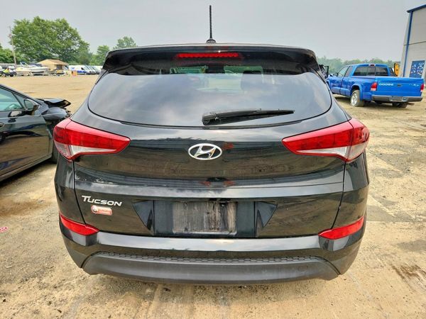 2017 HYUNDAI TUCSON SE (no options)