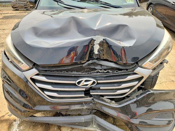2017 HYUNDAI TUCSON SE (no options)