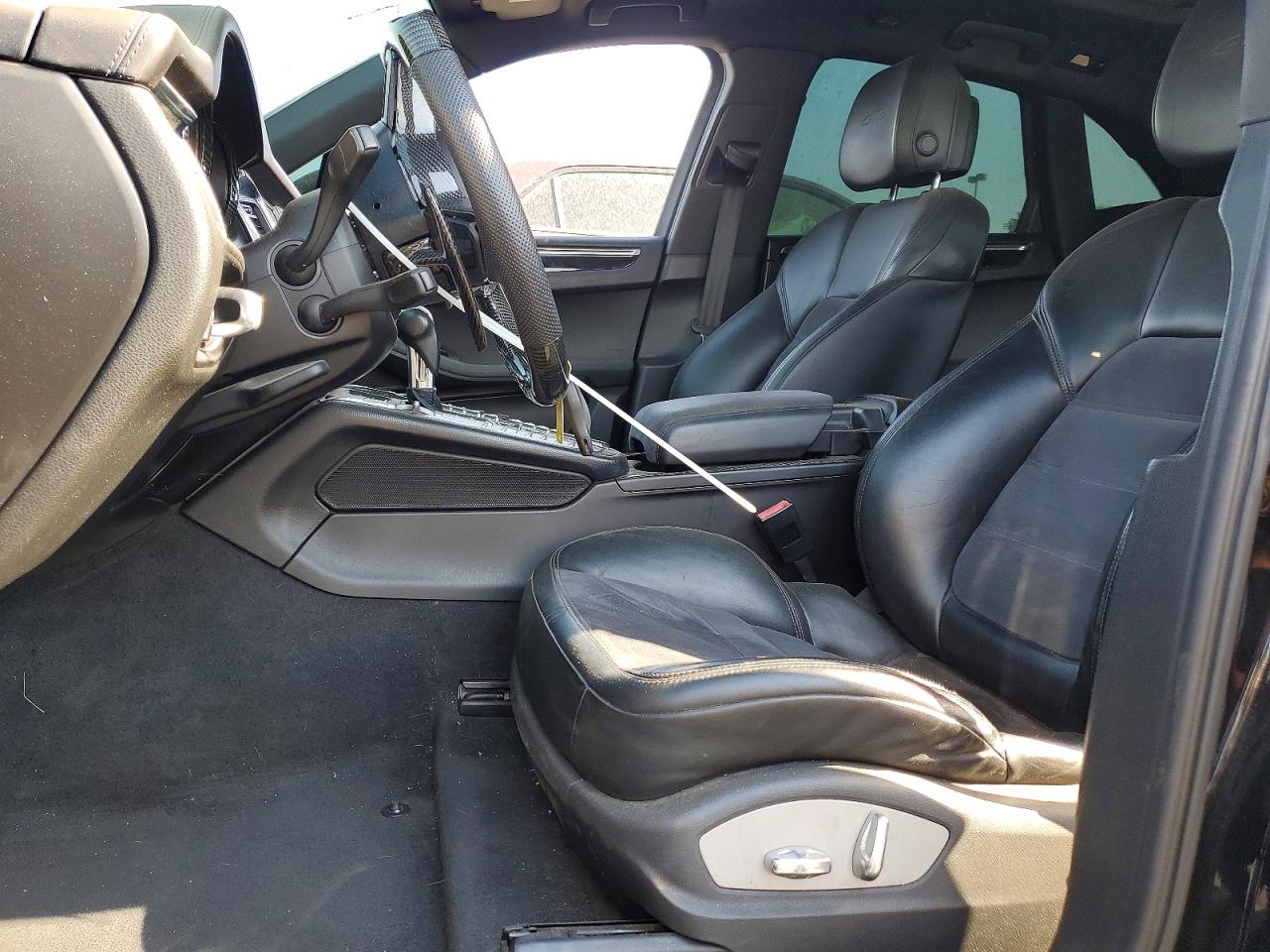 2017 PORSCHE MACAN