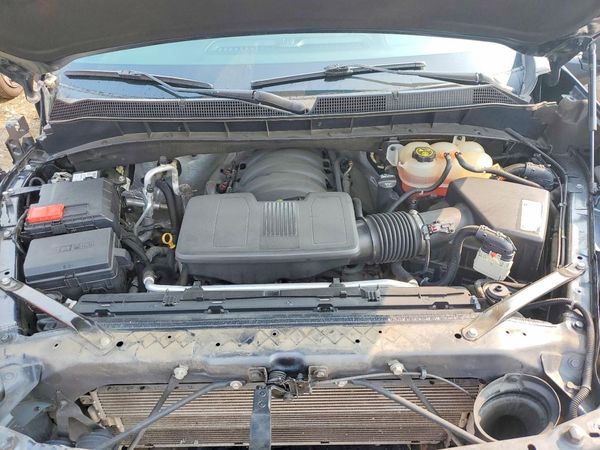 2019 CHEVROLET SILVERADO LTZ — Engine bay