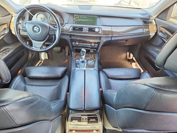 2012 BMW 750 750i/Alpina B7