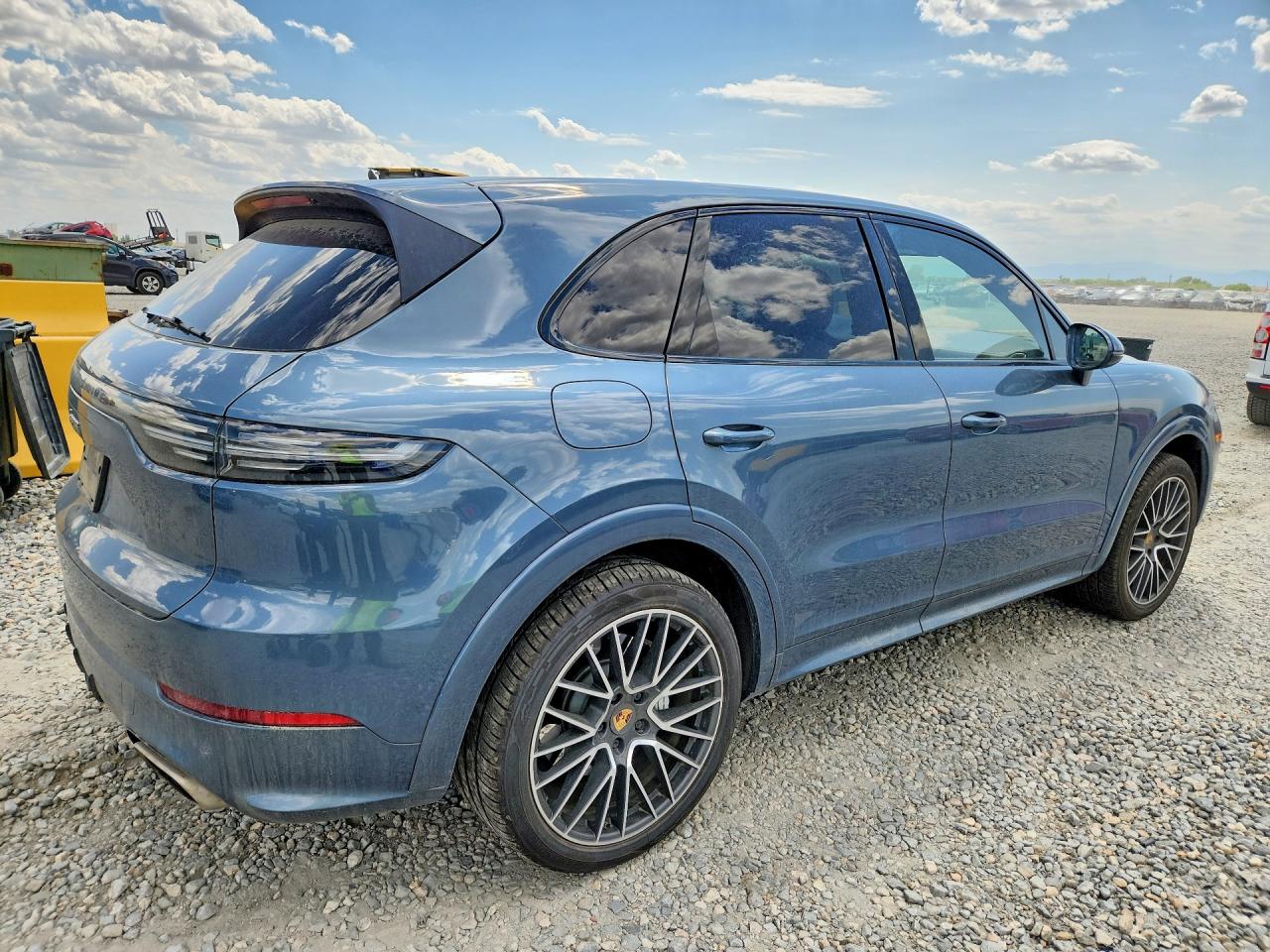 2019 PORSCHE CAYENNE