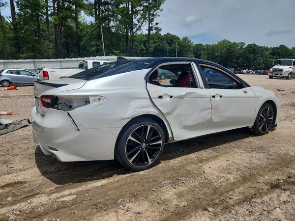 2019 TOYOTA CAMRY XSE