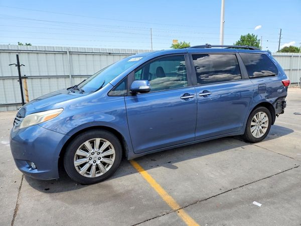 2015 TOYOTA SIENNA