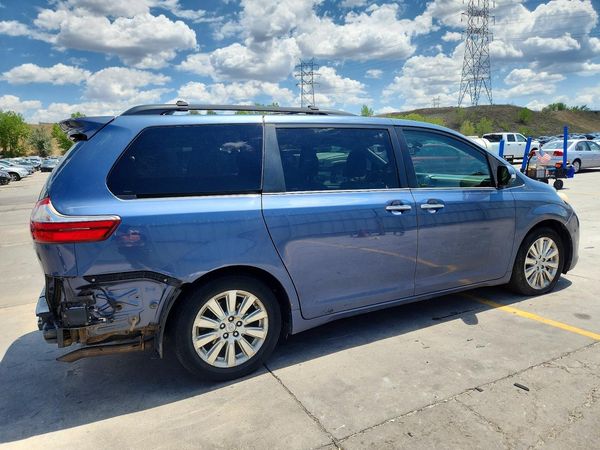 2015 TOYOTA SIENNA