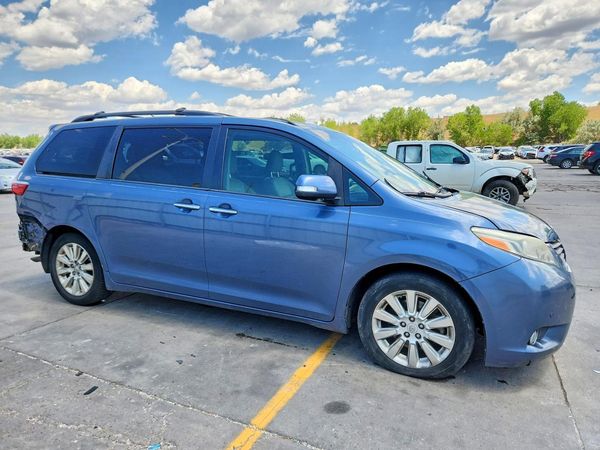 2015 TOYOTA SIENNA