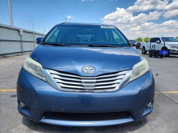 2015 TOYOTA SIENNA