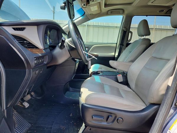 2015 TOYOTA SIENNA