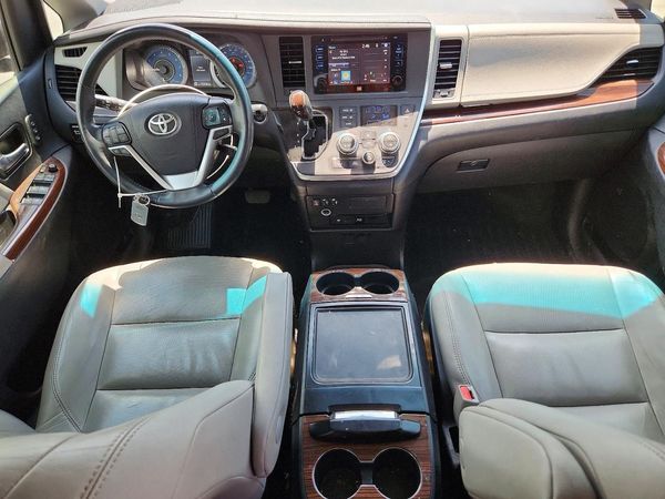 2015 TOYOTA SIENNA