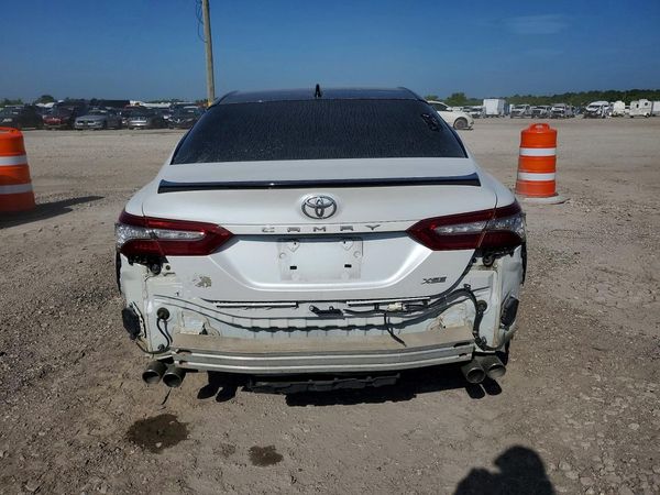 2018 TOYOTA CAMRY