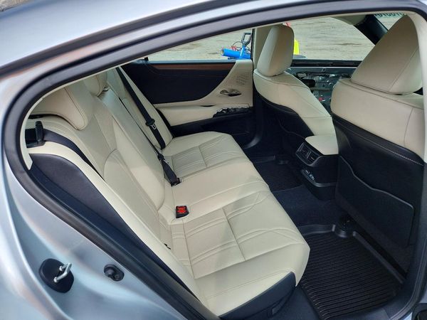 2025 LEXUS ES 300H 300h Luxury