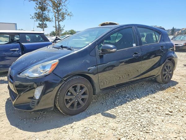 2016 TOYOTA PRIUS
