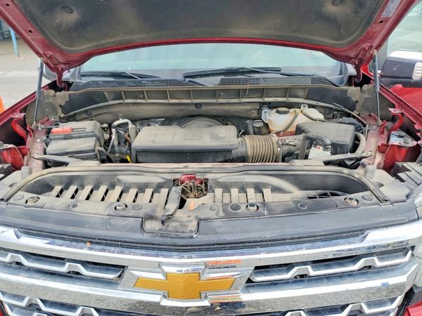 2024 CHEVROLET SILVERADO LTZ — Engine bay