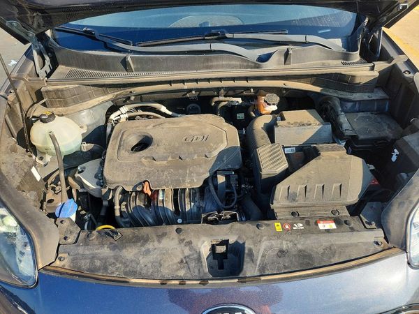 2020 KIA SPORTAGE LX — Engine bay
