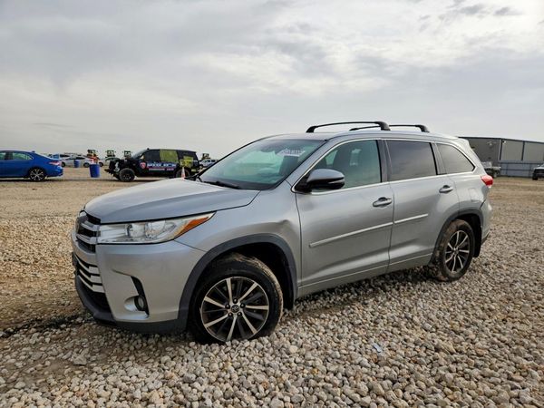 2017 TOYOTA HIGHLANDER