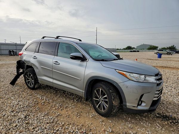 2017 TOYOTA HIGHLANDER
