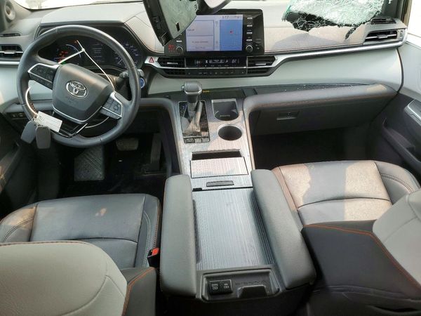 2021 TOYOTA SIENNA