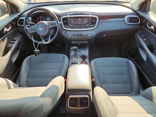 2016 KIA SORENTO L / LX