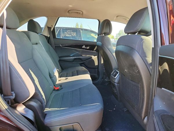 2016 KIA SORENTO L / LX