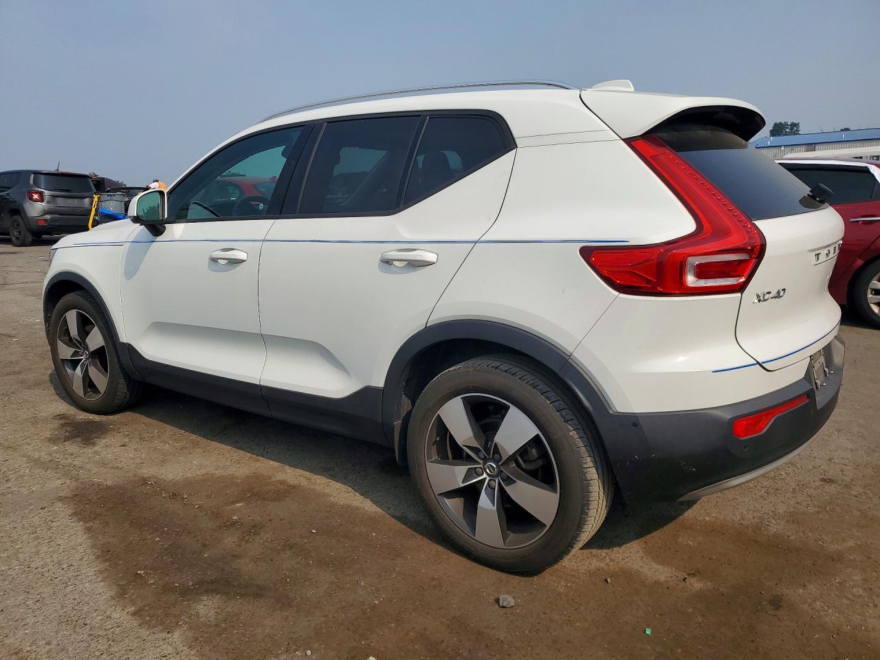 2019 VOLVO XC40 Momentum