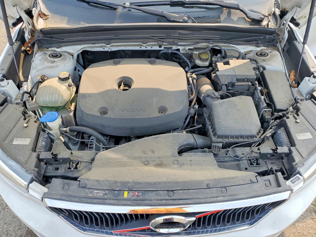 2019 VOLVO XC40 Momentum