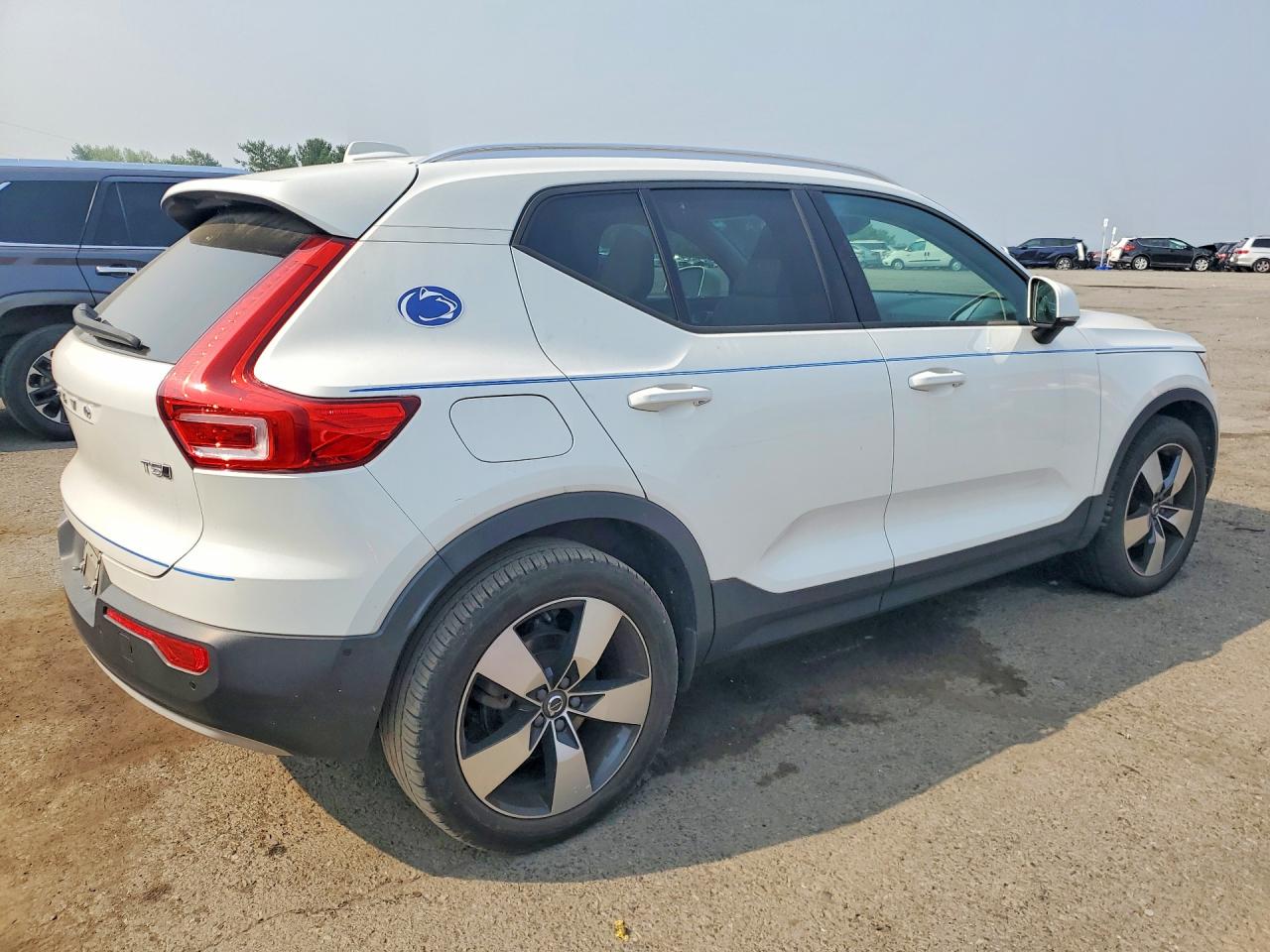 2019 VOLVO XC40 Momentum
