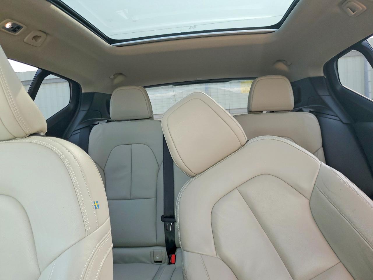 2019 VOLVO XC40 Momentum