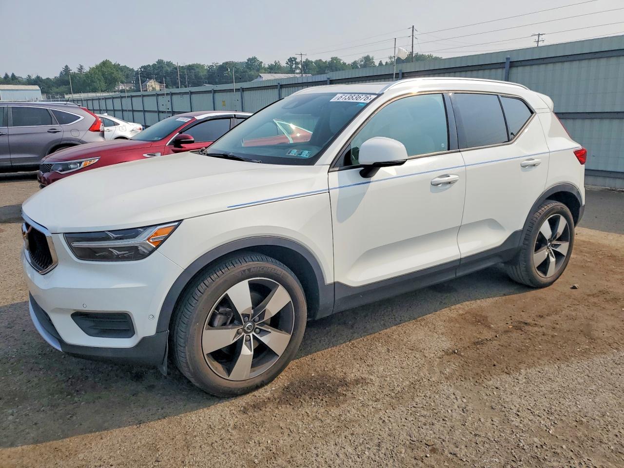 2019 VOLVO XC40 Momentum
