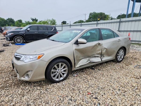 2014 TOYOTA CAMRY