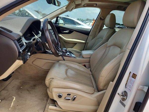 2017 AUDI Q7 quattro Prestige