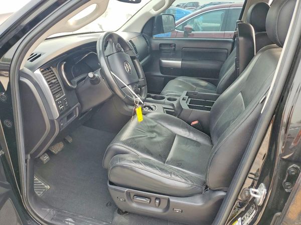 2019 TOYOTA SEQUOIA SR5 grade