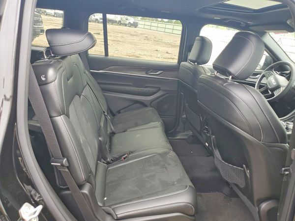 2026 JEEP GRAND CHEROKEE L LAREDO 4X4