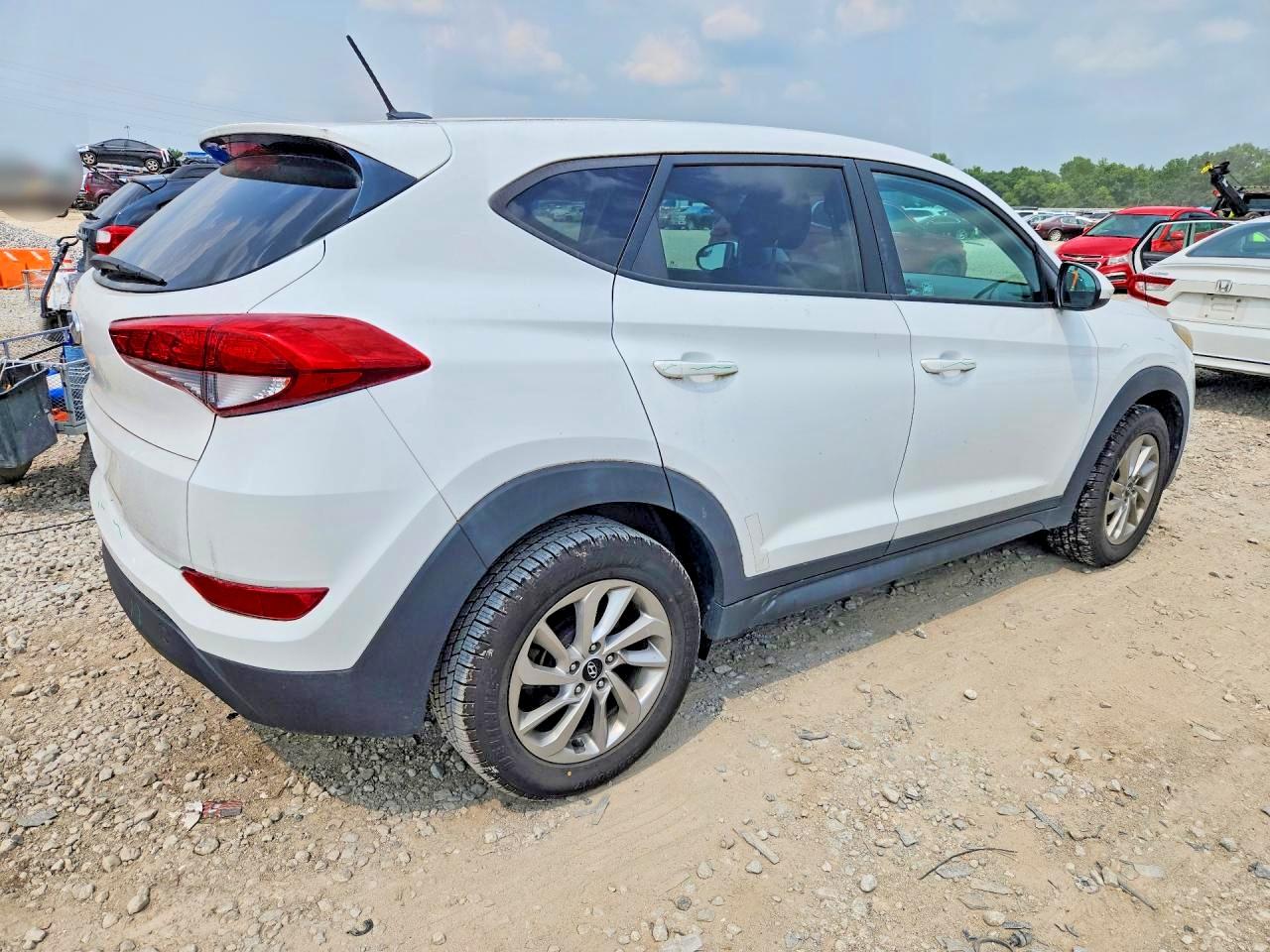 2016 HYUNDAI TUCSON SE