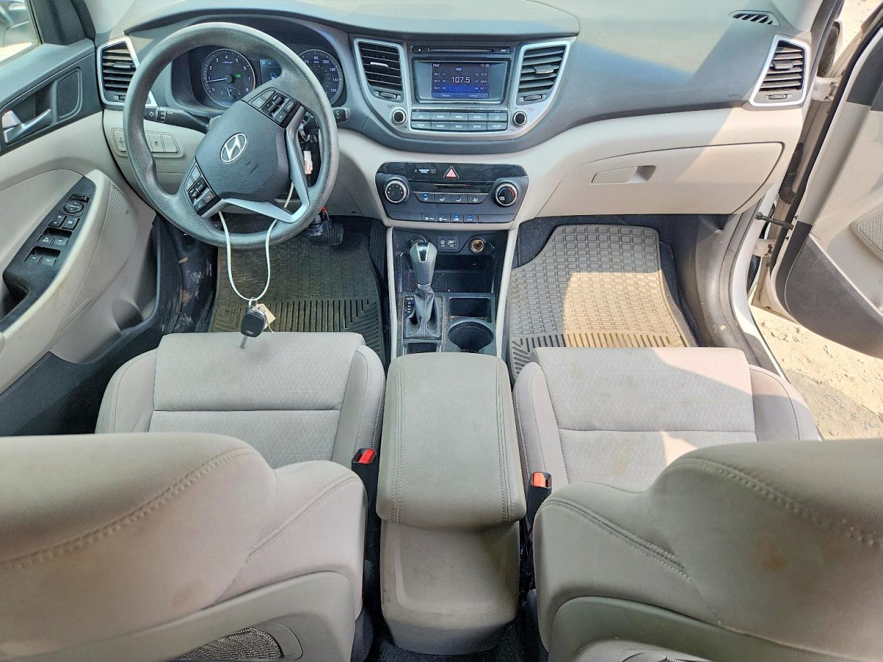 2016 HYUNDAI TUCSON SE