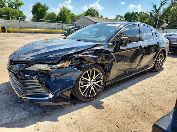 2023 TOYOTA CAMRY XLE