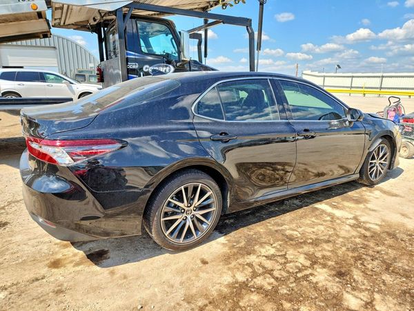 2023 TOYOTA CAMRY XLE