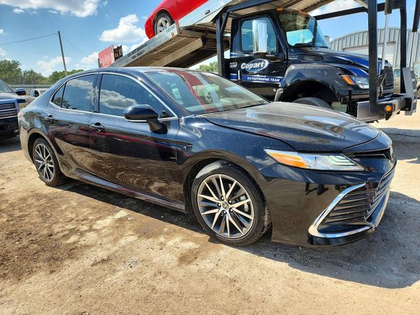 2023 TOYOTA CAMRY XLE